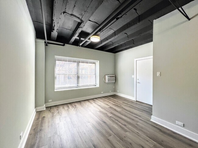 Building Photo - 725 St Johns Ave