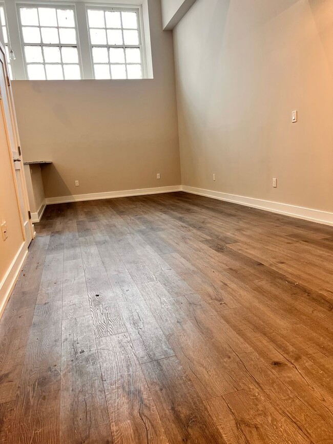 Building Photo - 4627 E. Thompson-2 Bed