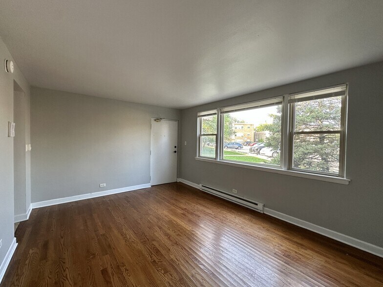 Building Photo - 7626.5 N Milwaukee Ave