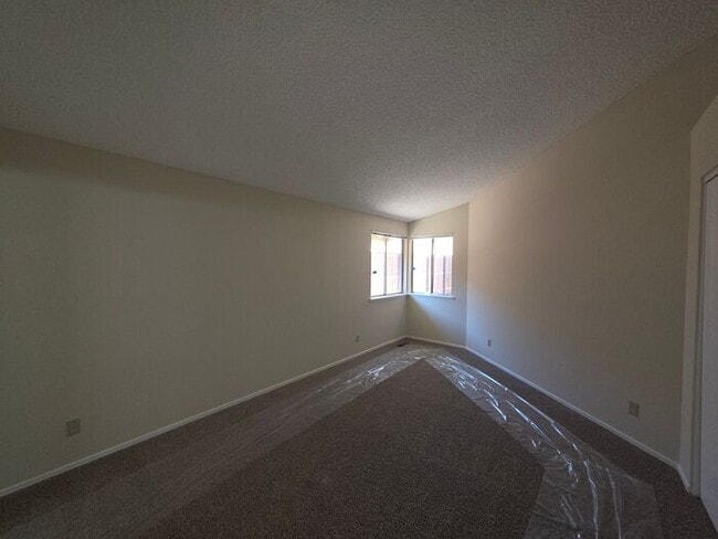 Building Photo - Extensively Renovated 3-Bedroom Home in Desirable Northwest Reno