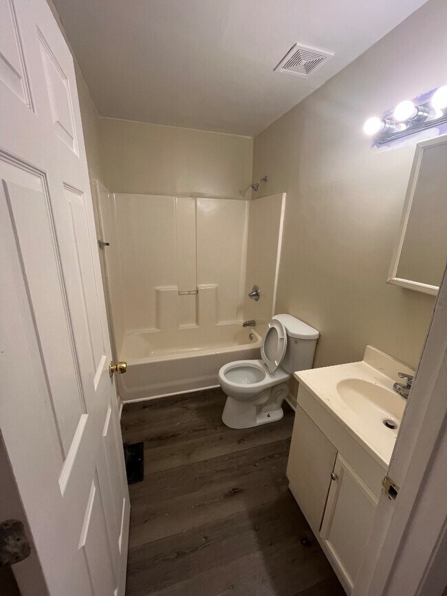 Building Photo - 6718 Rockwell Blvd W