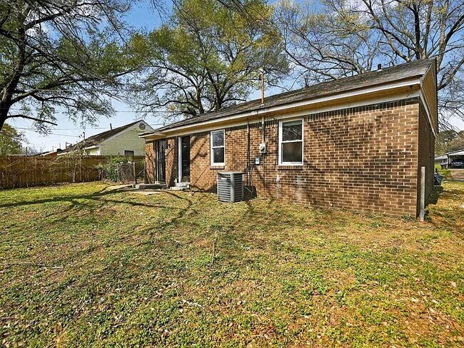 Building Photo - 4118 Westmont Rd