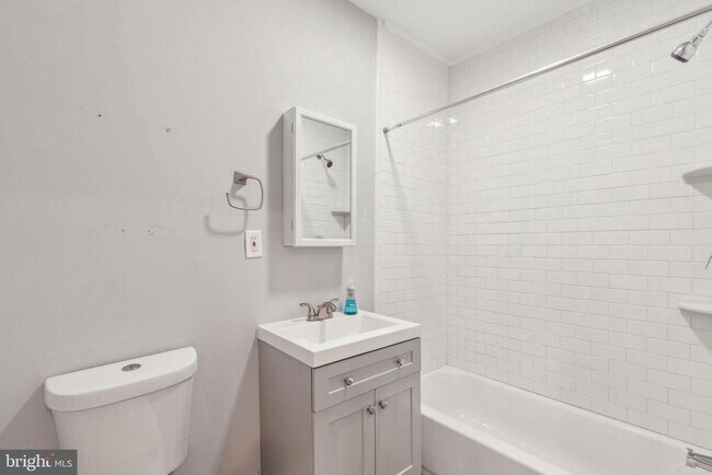 Building Photo - 1711 S 6th St