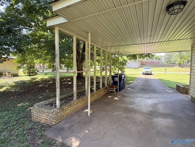 Building Photo - 1012 Strong St