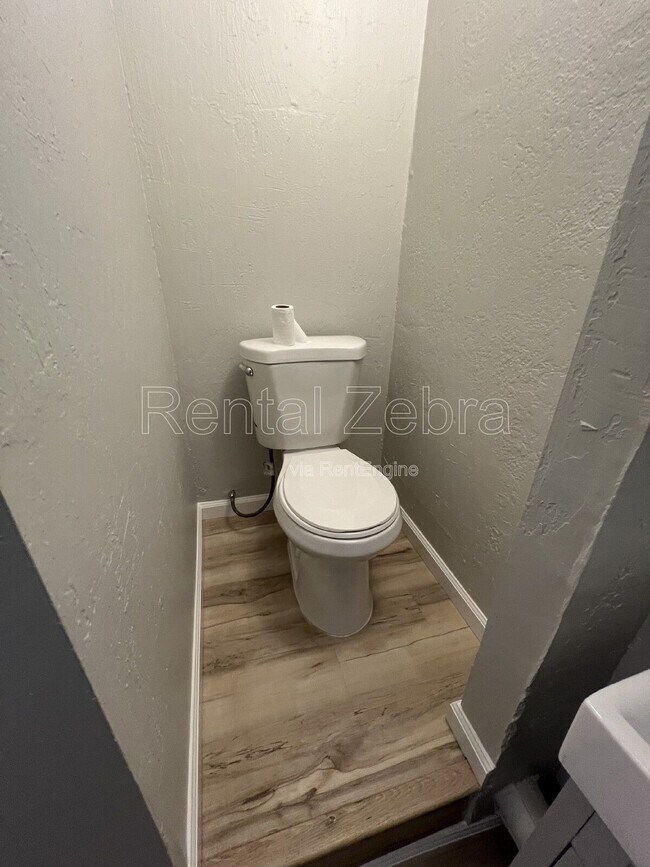 Building Photo - 343 Arlen Dr