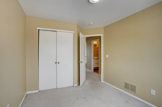 Building Photo - $ 2,295 - 3-Bed, 3-Bath Townhome with Mode...