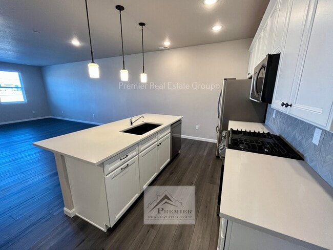 Building Photo - 1545 Spring Water Point