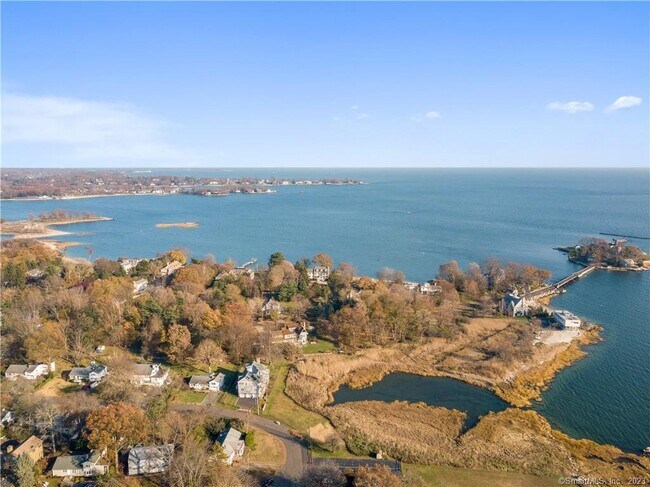 Building Photo - 98 Soundview Dr