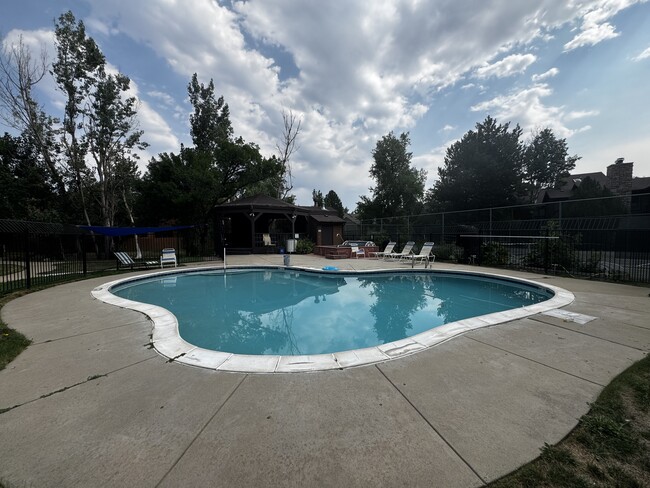 Building Photo - 6242 Willow Ln