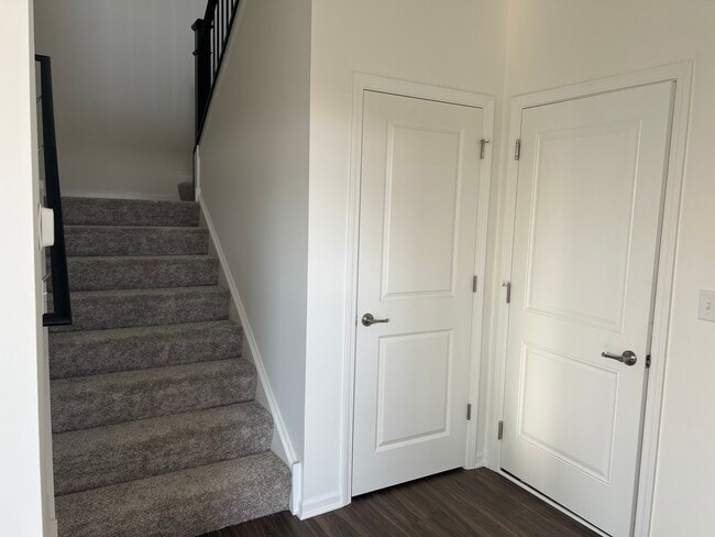 Building Photo - 146 Henderson St