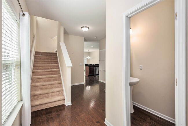 Building Photo - 349 Drayton Pl Dr