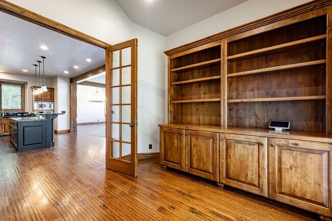 Building Photo - Luxury Mountain Retreat in Jeremy Ranch