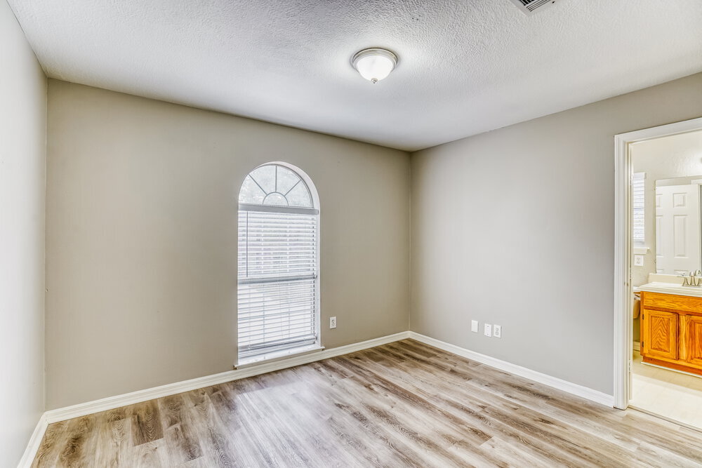 Building Photo - 3931 Echo Mountain Dr