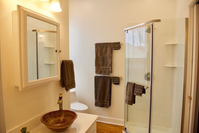 Building Photo - Stunning Furnished Historic Renovation in ...
