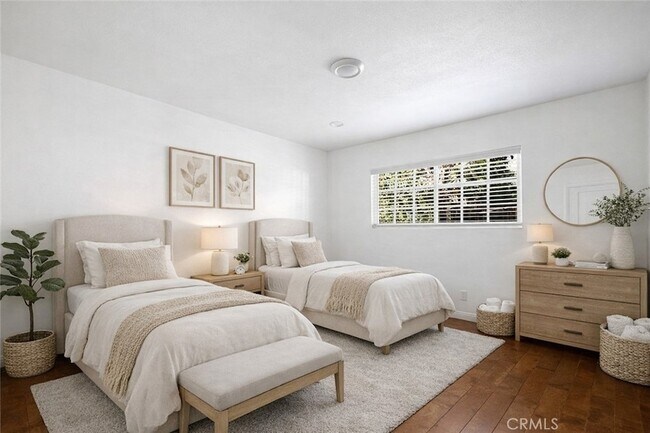 Building Photo - 7044 White Oak Ave