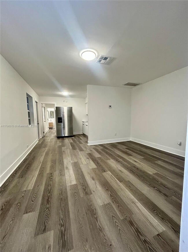 Building Photo - 706 S F St