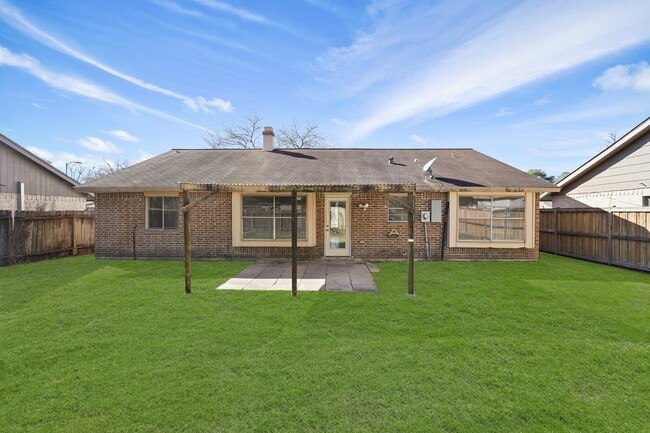 Building Photo - 15226 Flamingo Park