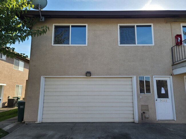 Building Photo - UPDATED RENTAL IN SACRAMENTO!