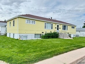 Building Photo - 1 BEDROOM, 1 BATHROOM, GARDEN LEVEL APARTM...