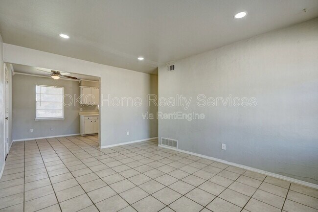 Building Photo - 1616 McGregor Dr