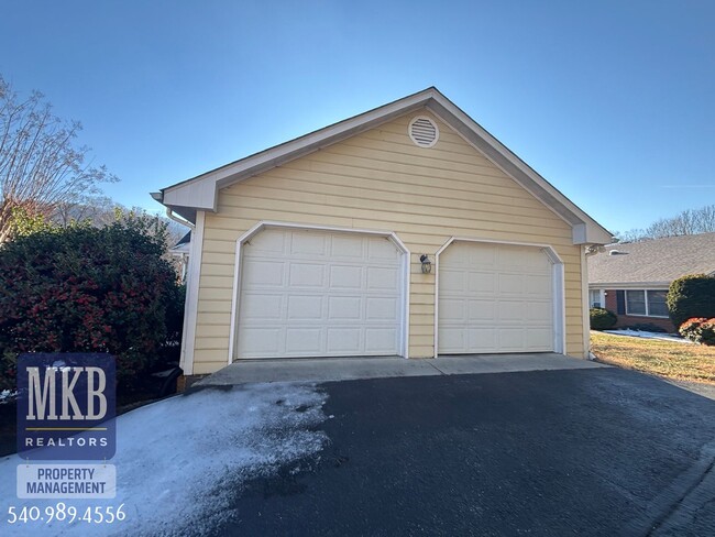 Building Photo - Lovely Ranch in South Roanoke