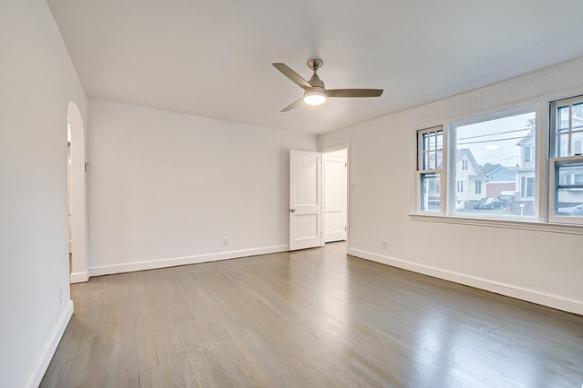 Building Photo - 64 Boltin St
