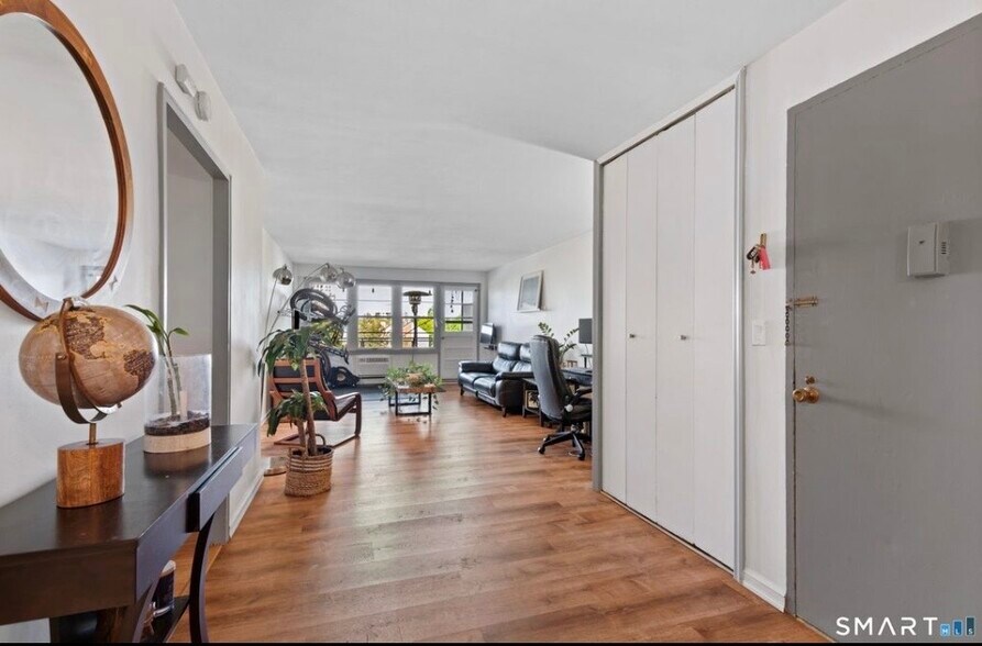 Building Photo - 30 Glenbrook Rd