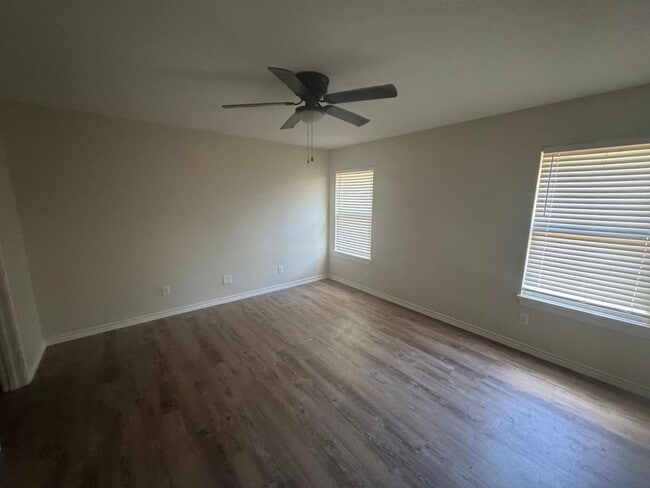 Building Photo - 3 bedroom, 2 bath