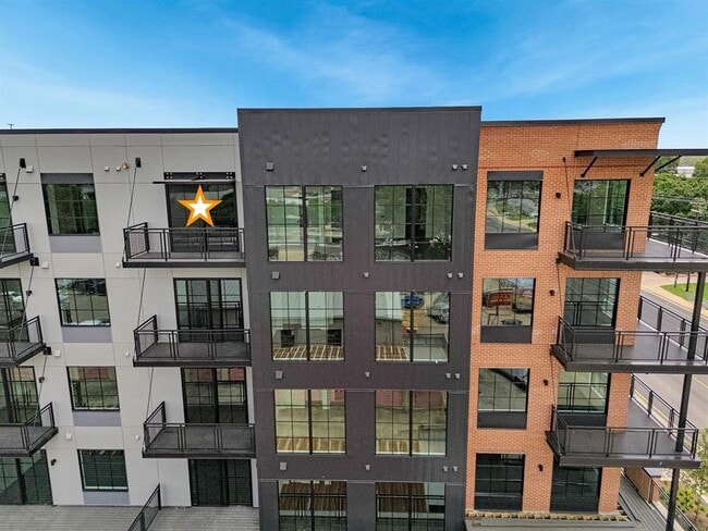 Building Photo - 4315 S Congress Ave