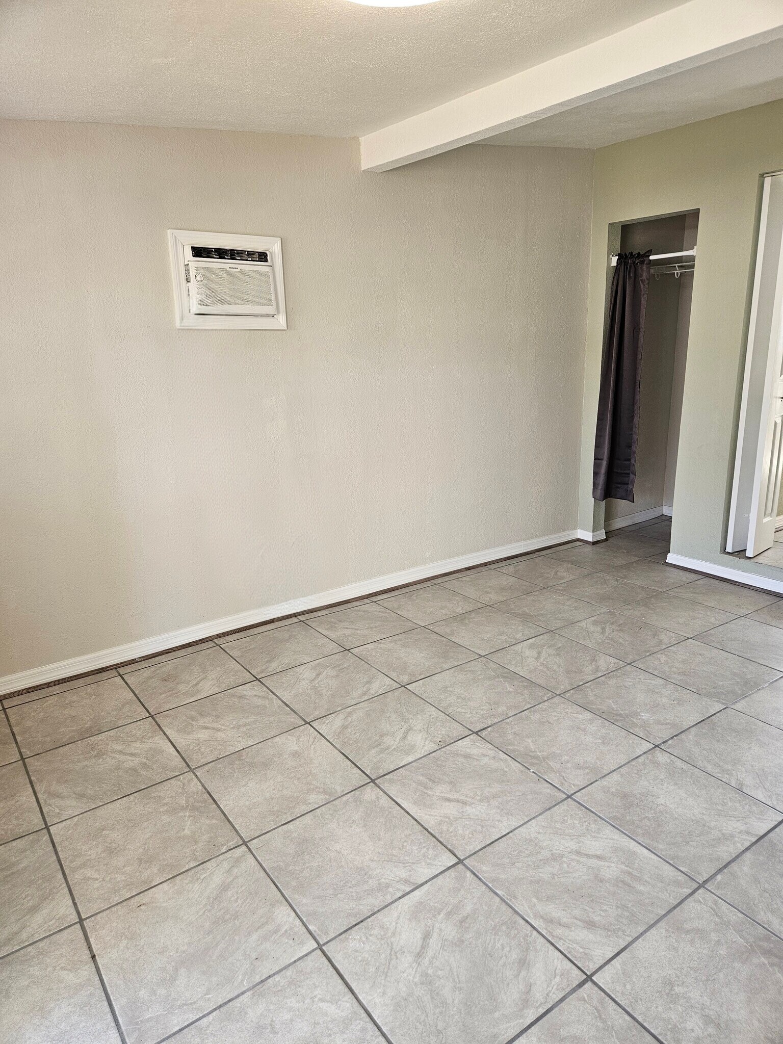 Building Photo - 3710 E Flora St