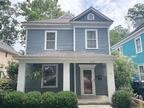Building Photo - 3 Bedroom 2 1/2 Bath Updated Historic Home