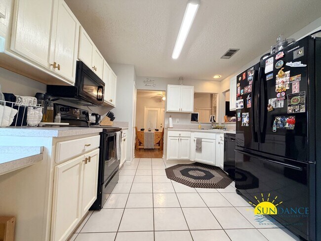 Building Photo - Charming 3BR Home in Mary Esther Near Hurlburt Field!