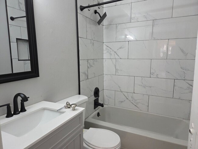Building Photo - Lovely 3 BR, 1 BA home!