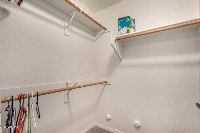 Building Photo - 920 E Devonshire Ave