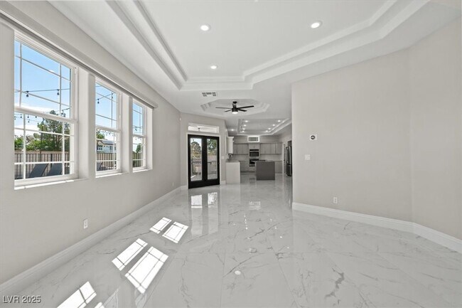 Building Photo - 8000 Silver King Dr