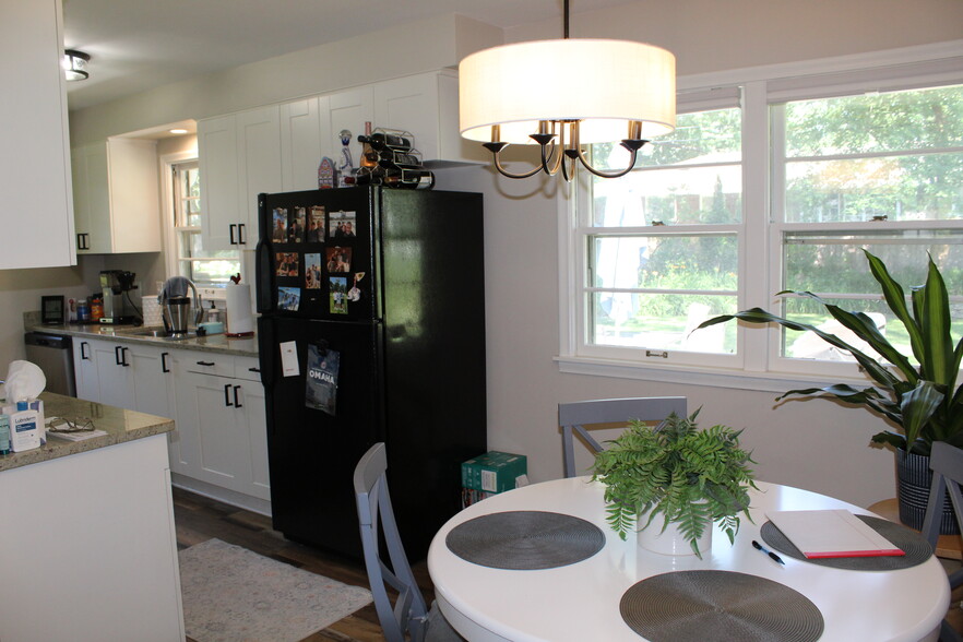 Building Photo - 6005 Birchcrest Dr