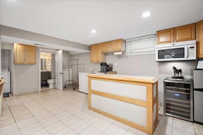 Building Photo - 1052 Margret St