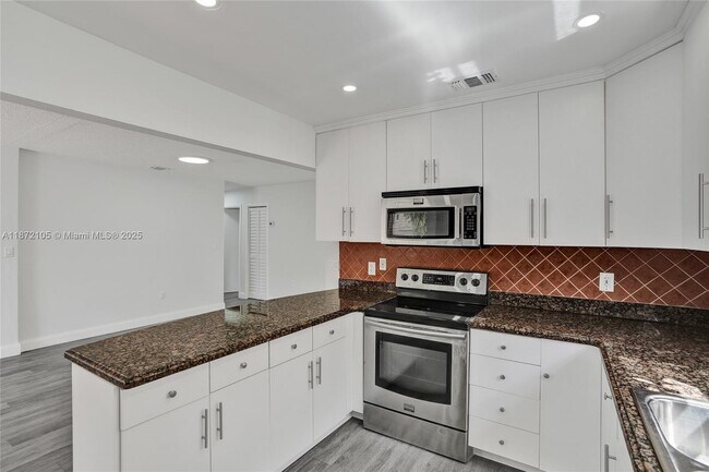 Building Photo - 3074 SW 17th St