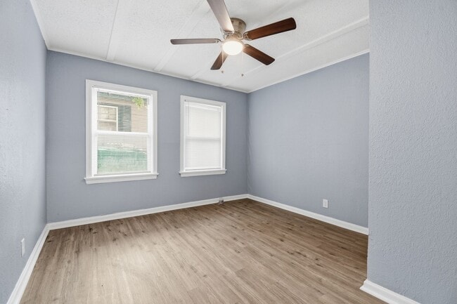 Building Photo - Newly Remodeled | 3 Bed | 1 Bath | Tulsa | Available Now