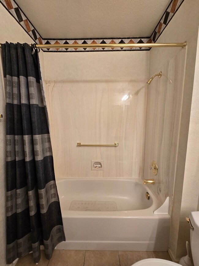 Building Photo - Fully Furnished single story 2 bed 2 bath ...