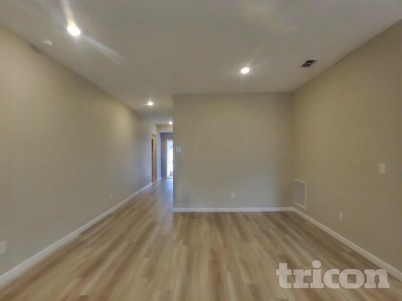 Building Photo - 7729 Hollenbeck Wy