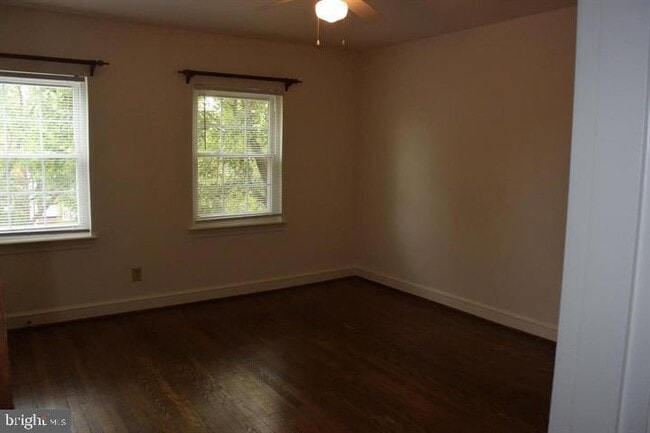 Building Photo - 524 E Luray Ave