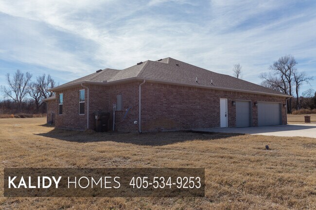 Building Photo - 306 Kirks Holw