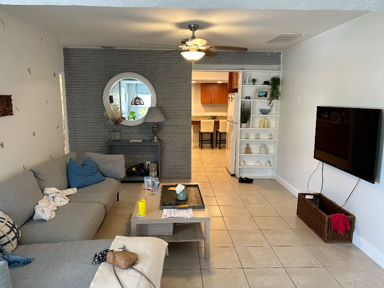 Building Photo - 230 SW 15th St