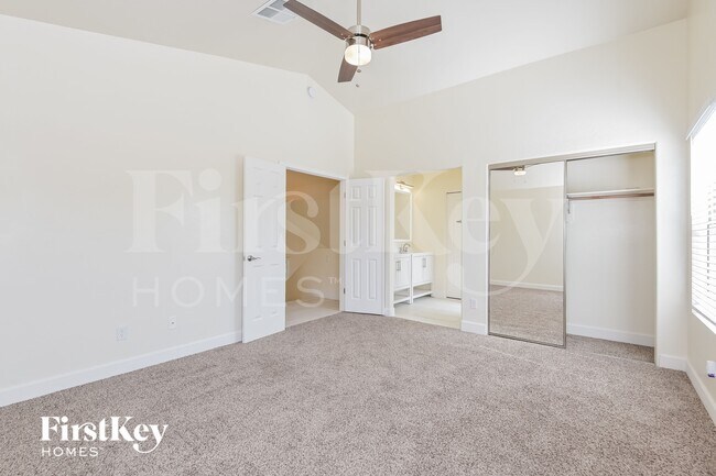 Building Photo - 11832 N Labyrinth Dr