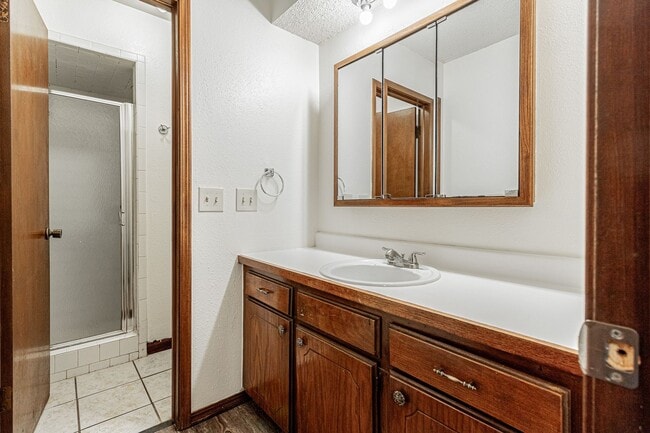 Building Photo - 3 Bed 2 Bath in OKC!
