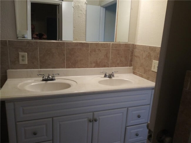 Building Photo - 2701 NW 21st St