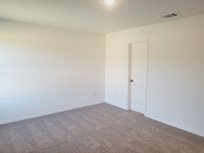 Building Photo - 2024 4-bed Home in Bulverde