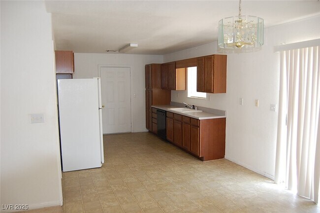 Building Photo - 2400 E Ambush St