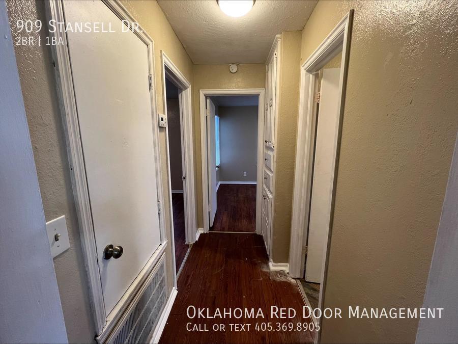 Building Photo - 909 Stansell Dr